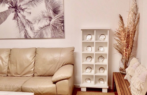 Wallsend House | Urban Oasis... Close to Hospitals & University.