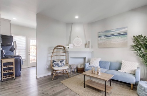 Park West Apartment | Urban Oasis: Charming 2-bedroom apartment Historic Charm Meets Modern Comfort
