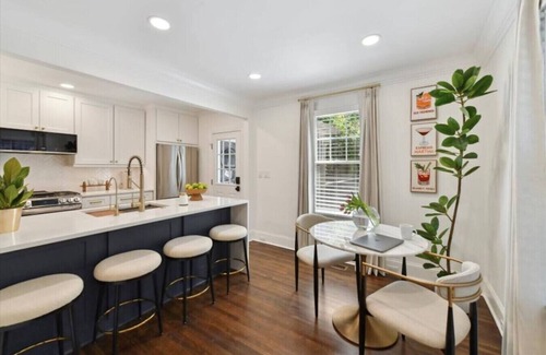 Dilworth House | Urban Oasis Near the Park (R)