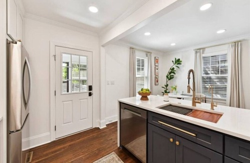 Dilworth House | Urban Oasis Near the Park (R)