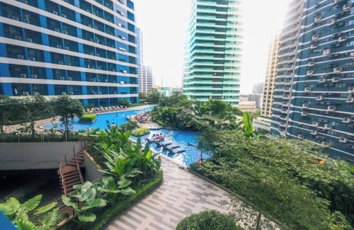 San Antonio Apartment | Urban Oasis Sleep in Style Air Condo Makati’s Comfy Gym Swim Park Eat Dance 914