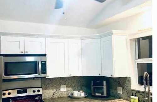 Northeast Miami House | Urban Oasis with Jacuzzi-Free Parking
