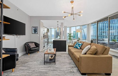 Coal Harbour Condo | Urban Outdoor Oasis in Coal Harbour