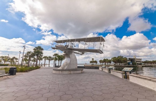 Crescent Lake Apartment | Urban Retreat at Crescent Lake near Downtown St. Pete