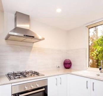 Perth House | Urban Retreat CBD Perth House 4BR 3BA 2PK SLEEP 8!