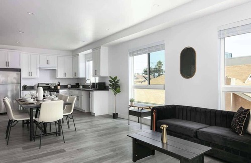 Mid City House | Urban Retreat | Modern Amenities
