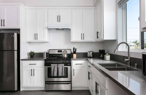 Mid City House | Urban Retreat | Modern Amenities