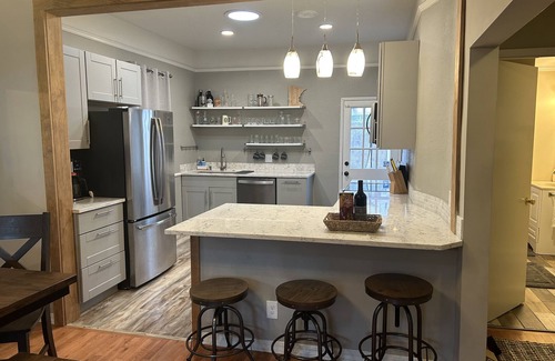 Minor House | Urban Retreat! Sauna-Updated Craftsman Private Backyard! Pet friendly! Discounts