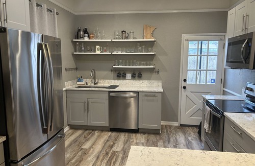 Minor House | Urban Retreat! Sauna-Updated Craftsman Private Backyard! Pet friendly! Discounts