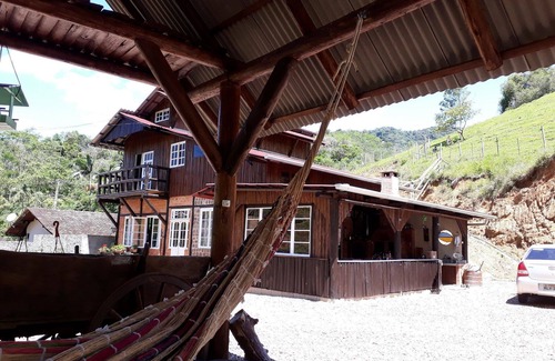 Estrada das Areias House | Urban site Amorinzópolis