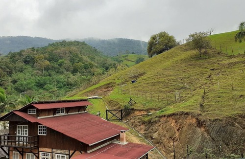 Estrada das Areias House | Urban site Amorinzópolis