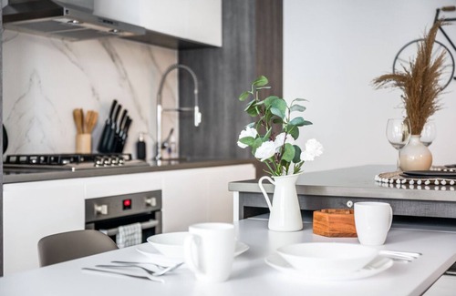 White Rock Apartment | ♛ Urban Sleek | Furnished 1BR& 1 BA + Patio | DT White Rock