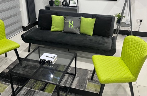 Selhurst Apartment | Urban, Sleeps 6 Private Garden-Family Pet Friendly