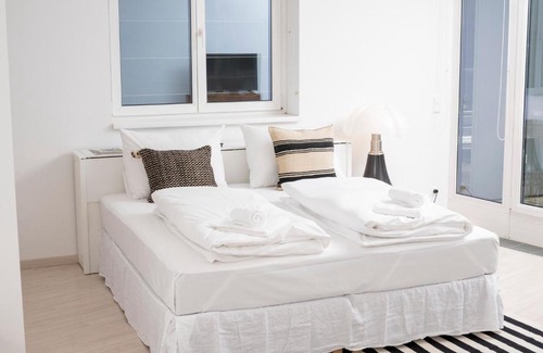 Erdberg Apartment | Urban Studio Gasometer by ichbucheAT