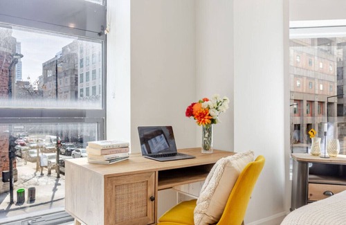 Downtown Montreal Apartment | Urban Studio on Bishop - Hot Spot Dtown MTL