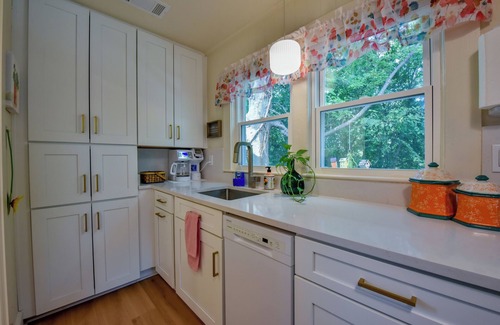 Forest Lake Cottage | Urban Treetop Cottage - Book for Football Season and more!