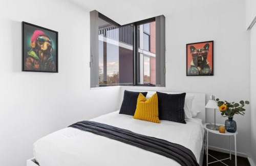 Richmond North Apartment | Urban Uptown: Stylish Richmond