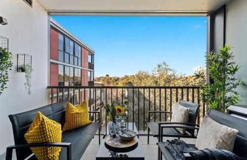 Richmond North Apartment | Urban Uptown: Stylish Richmond