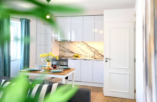 Pena Apartment | Urban Vista in Lisbon - by Misha's Place (5D)