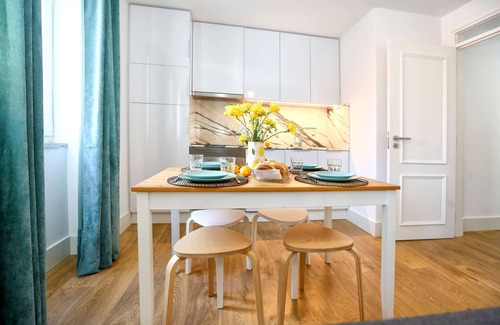 Pena Apartment | Urban Vista in Lisbon - by Misha's Place (5D)