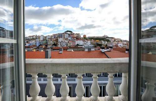 Pena Apartment | Urban Vista in Lisbon - by Misha's Place (5D)