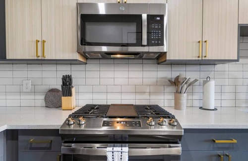 Crystal City Apartment | UrbanDelight Crystal City Mins to DC Free Parking