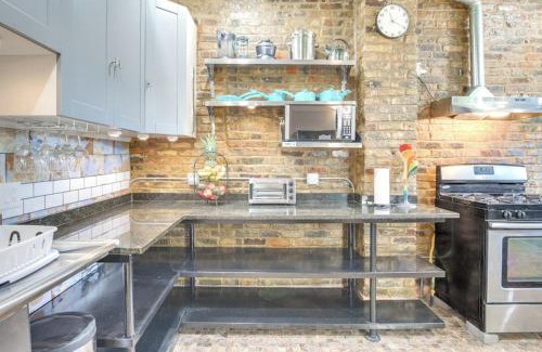 Chicago Apartment | UrbanEden Loft Apartment