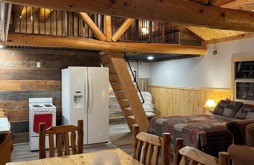Ohio City Cabin | Ursa Major - Beautiful quiet cabin, dark sky area, just 6 miles from Pitkin!