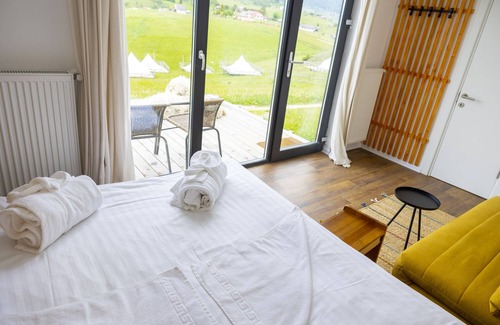 Sirnea Hotel | Ursa Mica Glamping Resort