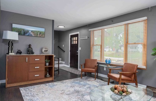 Drayton Plains House | Lakefront retreat near shopping and ski resorts