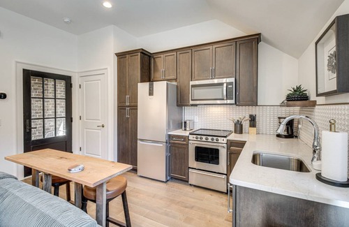 Hitch Village - Fred Wessels Homes Apartment | 34 m² Apartment ∙ 2 guests