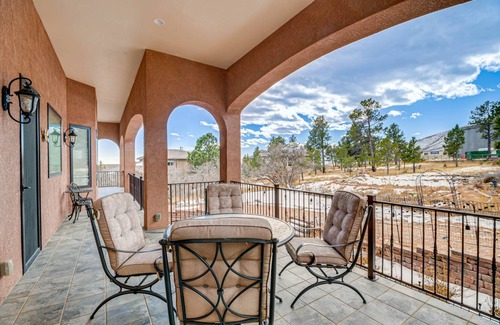 Mountain Shadows House | 529 m² House ∙ 4 bedrooms ∙ 10 guests