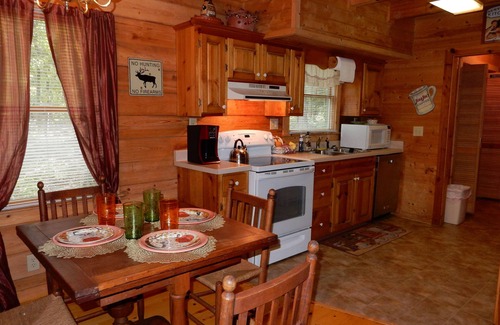 Pine Mountain Cabin | Summer Sale is Here! Close to Callaway with reduced rates.
