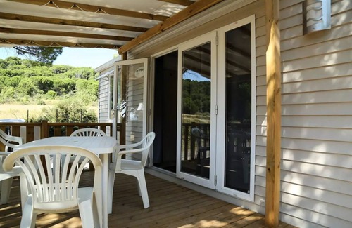 Bizanet House | Ushuaïa Villages Camping Figurotta * - Prestige mobile home 40m² - 3 bedrooms + air conditioning + TV + Covered Terrace 8 people