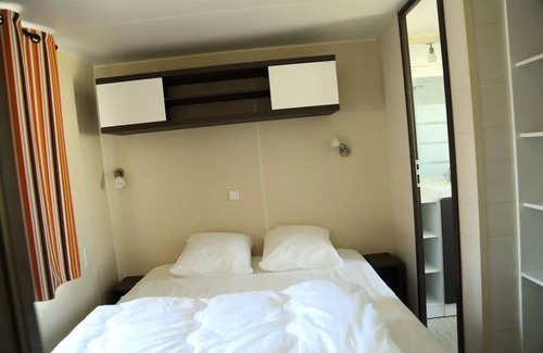 Bizanet House | Ushuaïa Villages Camping Figurotta * - Prestige mobile home 40m² - 3 bedrooms + air conditioning + TV + Covered Terrace 8 people