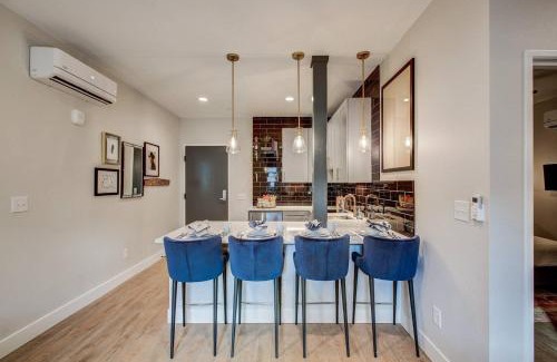 Berkeley Apartment | UTICA 2 Bedroom 1 Bath with Full Kitchen