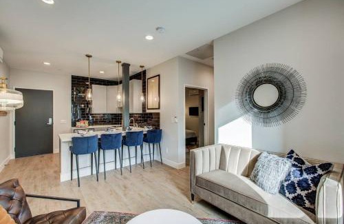 Berkeley Apartment | UTICA 2 Bedroom 1 Bath with Full Kitchen