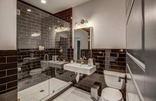 Berkeley Apartment | UTICA 2 Bedroom 1 Bath with Full Kitchen