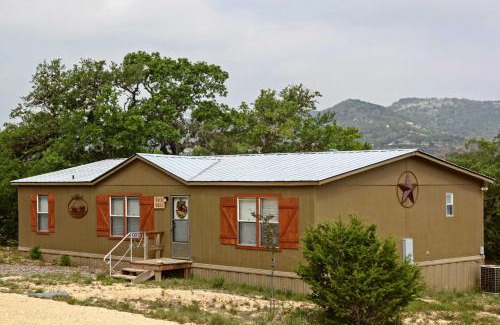 Utopia House | Utopia Family Home with Mountain Viewing Deck!