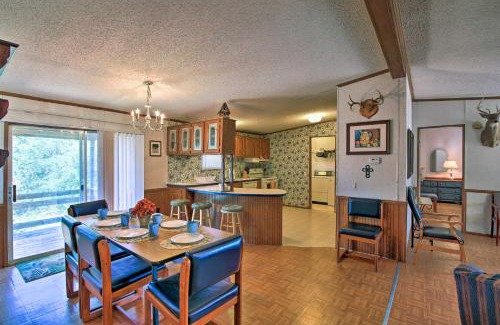 Utopia House | Utopia Family Home with Mountain Viewing Deck!