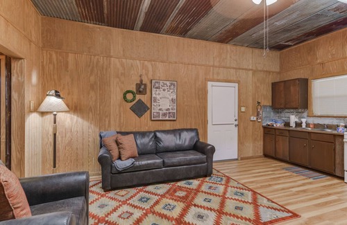 Utopia Cabin | Utopia River Retreat is a secluded paradise nestled along the Sabinal River in the Texas Hill Country.