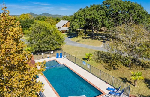 Utopia Cabin | Utopia River Retreat is a secluded paradise nestled along the Sabinal River in the Texas Hill Country.