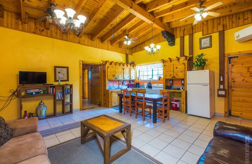 Brookeland House | V#2 Sam Rayburn Getaway- Best value in town Vacation/fishing- Up to 6 guests