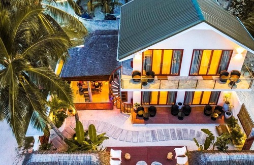 Male Villa | V Beachfront Villa - 40 mins speedboat from Male