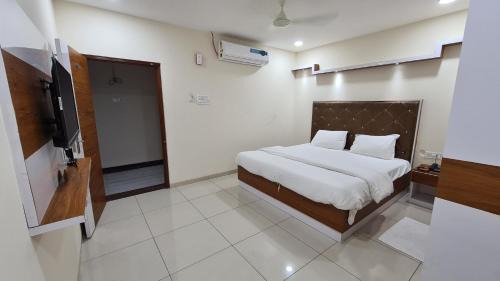 Hanmakonda Hotel | V Grand