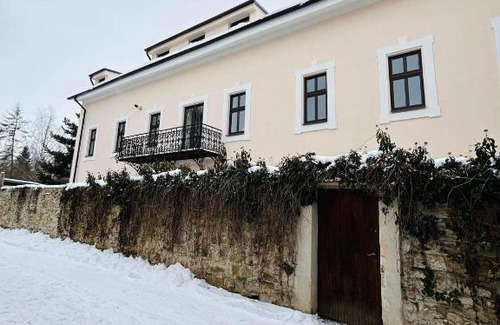 Kezmarok House | V ulicke