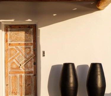 Ornos House | V&V Guest House - Luxury Suites