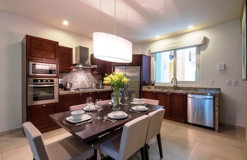 Romantic Zone Condo | V399-Apt 206-CASA TOBY. Modern, QUIET condo in the heart of Zona Romantica
