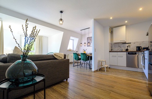 Neustadt an der Weinstrasse Apartment | Vacation apartment with sunny balcony & parking space