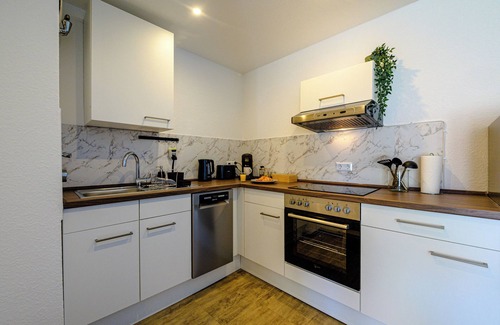 Neustadt an der Weinstrasse Apartment | Vacation apartment with sunny balcony & parking space